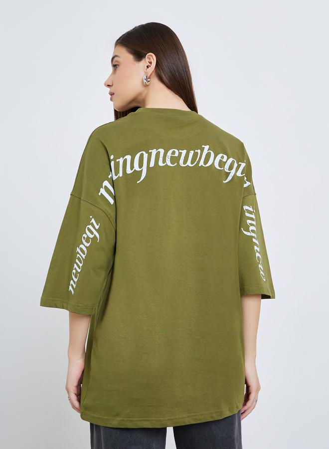 ستايلي تيشيرت بطبعة شعار وقصة واسعة - Image 5